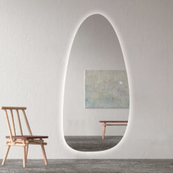 Koniseur Asymmetrisk spejl - Clara - med LED lys og sensor